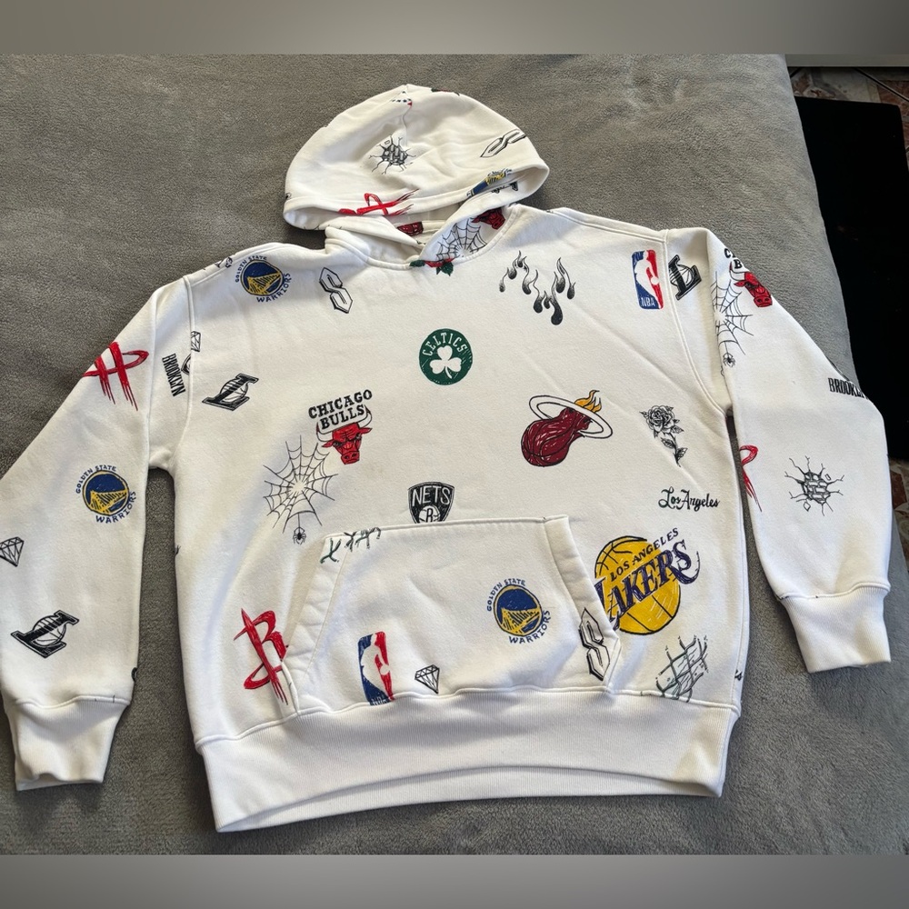 🏀🏀Hollister White Hoodie Size M 🏀🏀